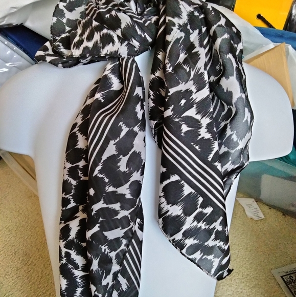 Michael Kors Designer Genuine Leather  sz 40x1.5 i - Picture 9 of 11